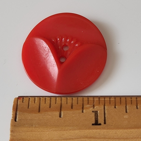 Pair of Vintage Acrylic Round Red Sewing Buttons - Picture 12 of 12